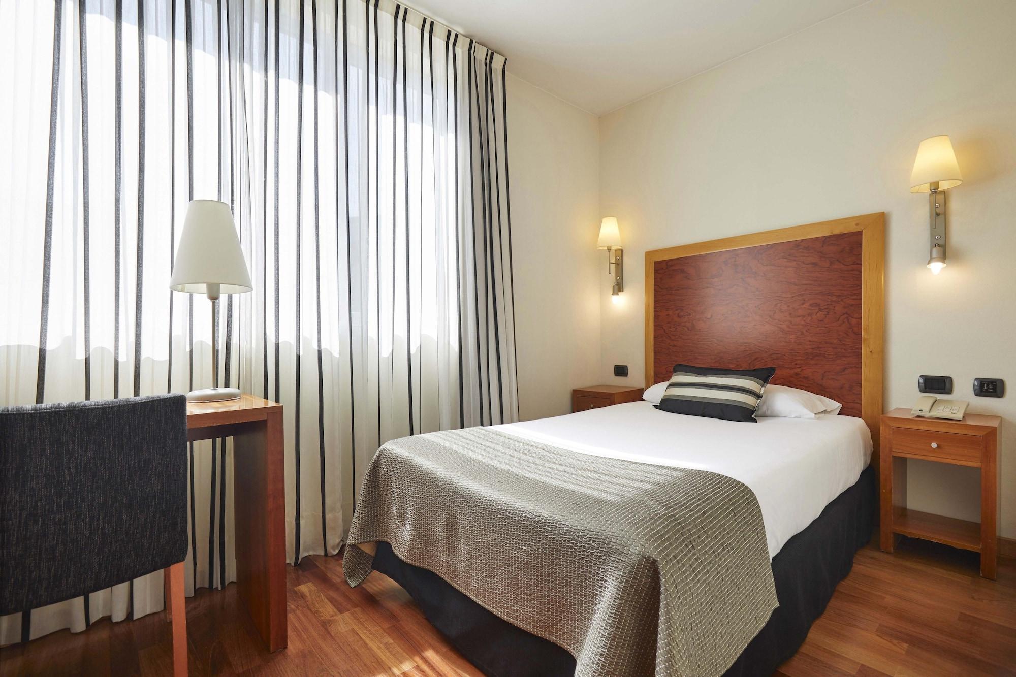 Exe Plaza Delicias Hotel Zaragoza Exterior photo