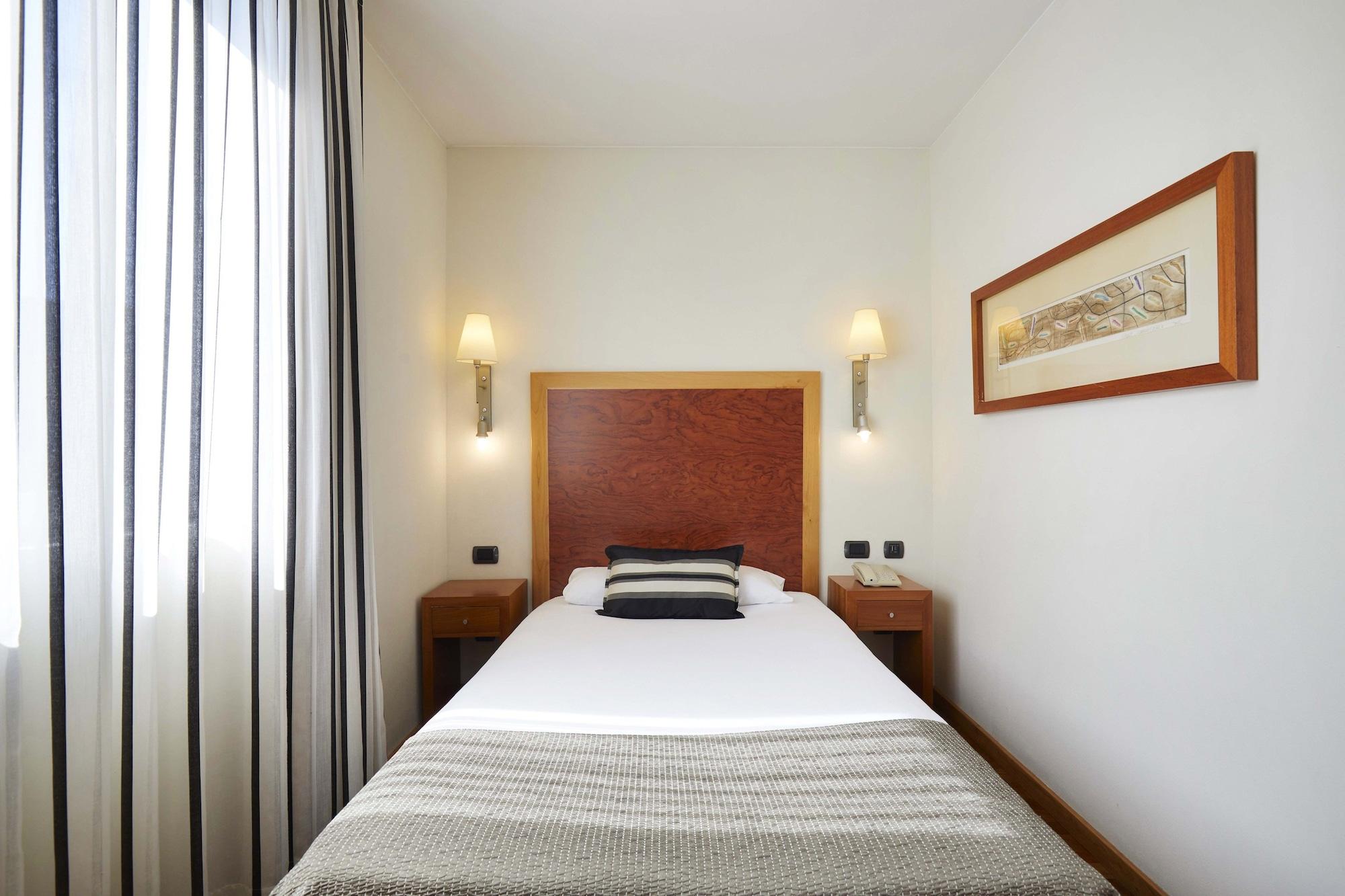 Exe Plaza Delicias Hotel Zaragoza Exterior photo