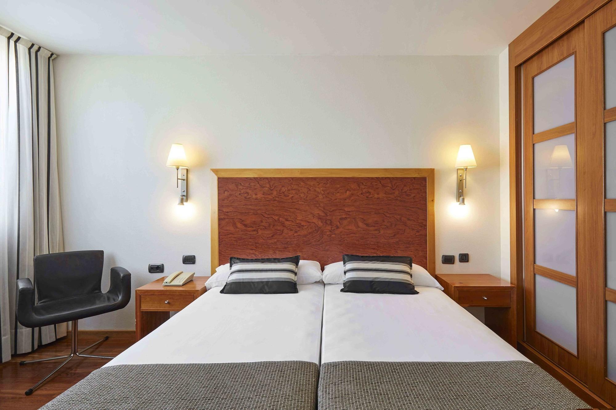 Exe Plaza Delicias Hotel Zaragoza Exterior photo