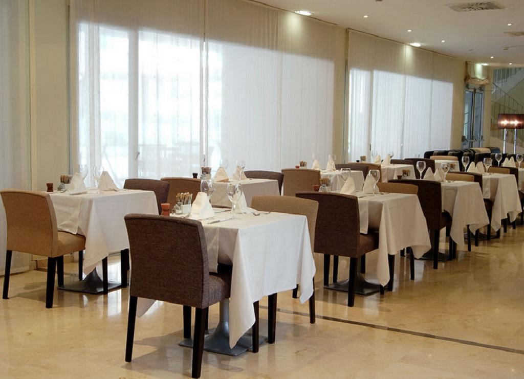 Exe Plaza Delicias Hotel Zaragoza Exterior photo