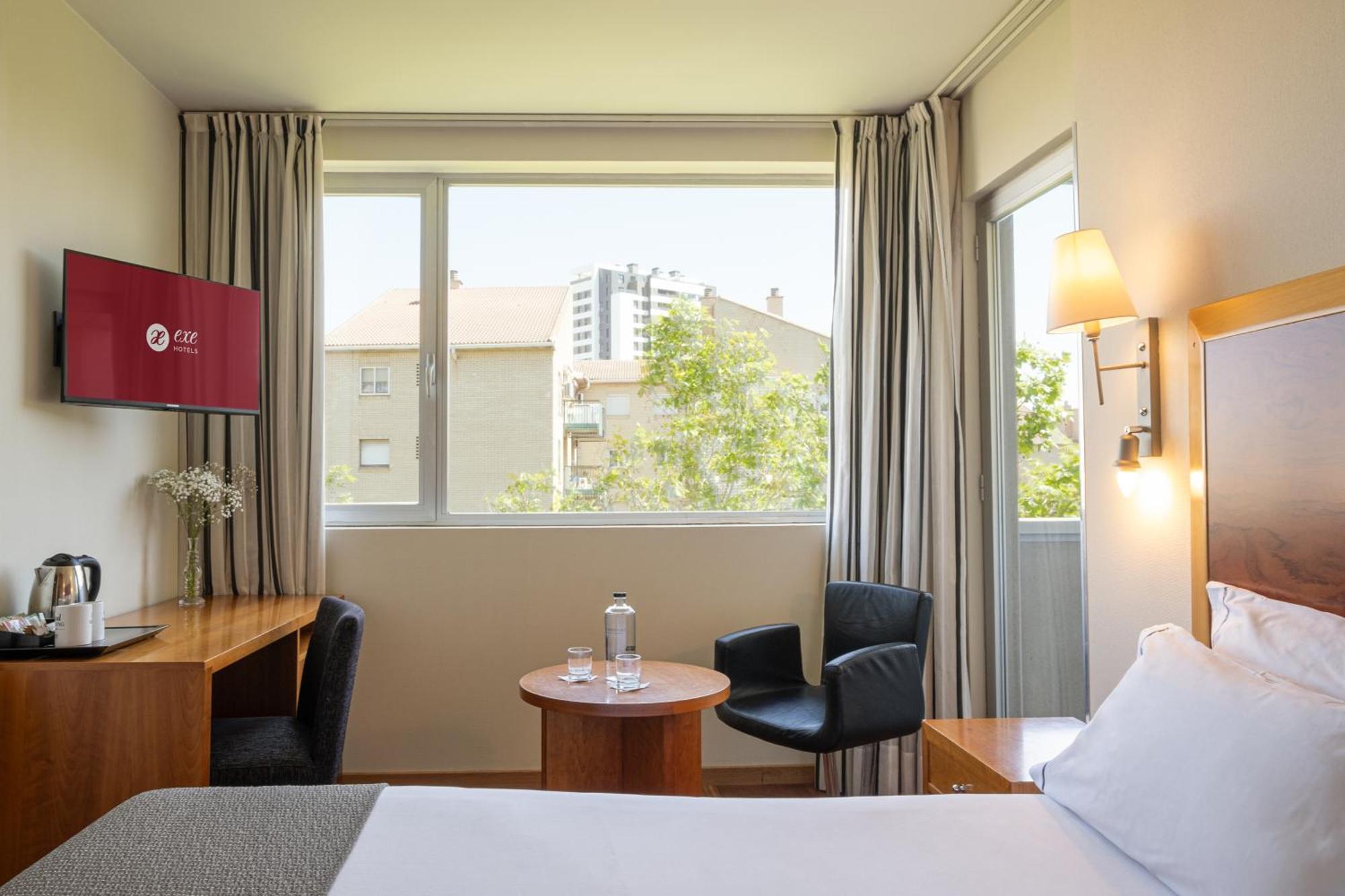 Exe Plaza Delicias Hotel Zaragoza Exterior photo